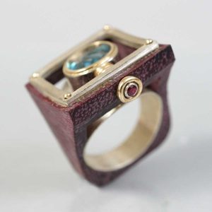 BLUE TOPAZ IN GRAVITY.