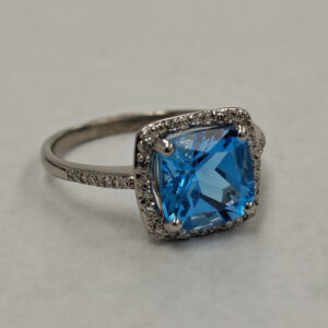 14K White Gold Bule Topaz Stone Ring